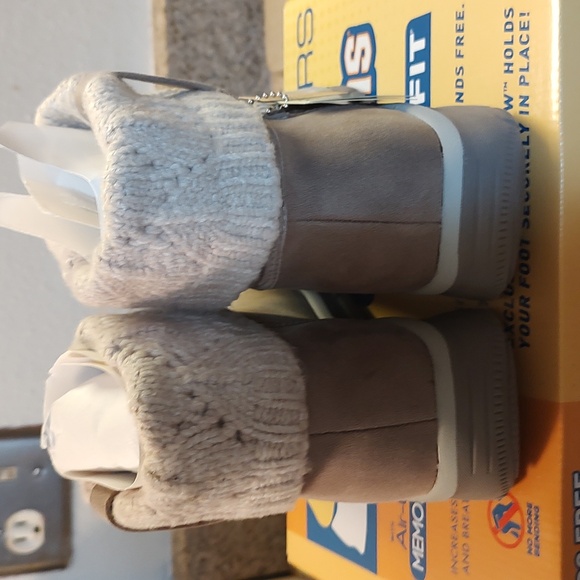 New ladies Slip on Skechers Boots Sz 6.5 & a lg backpack/shopping bag - Picture 3 of 10